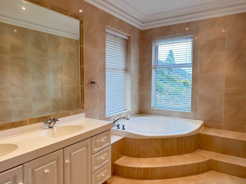 To Let 4 Bedroom Property for Rent in Fish Hoek Western Cape